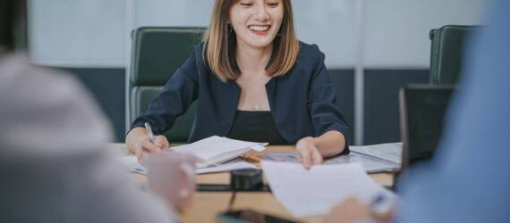 Legalizacja pobytu a zatrudnienie: Co musisz wiedzieć jako pracodawca?