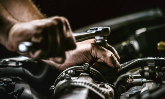 Alternator regenerowany a bezpieczeństwo jazdy: na co zwrócić uwagę?