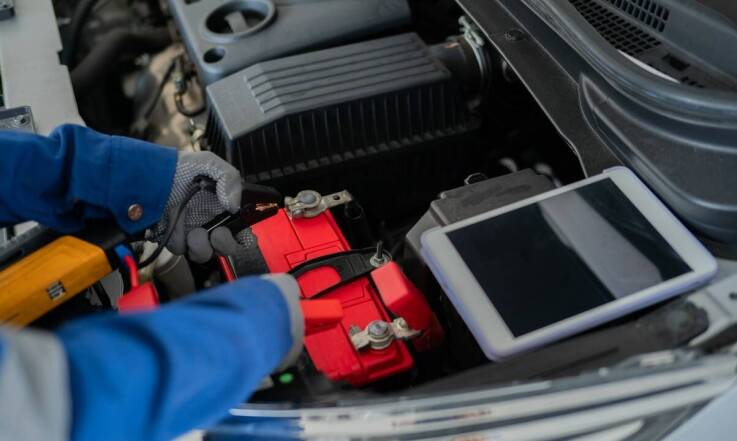 Prostownik z rozruchem – jak wybrać najlepszy model do specyficznych potrzeb?