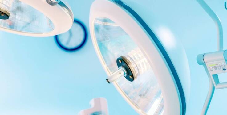 Porównanie tradycyjnych i nowoczesnych metod rekonstrukcji ścięgna Achillesa