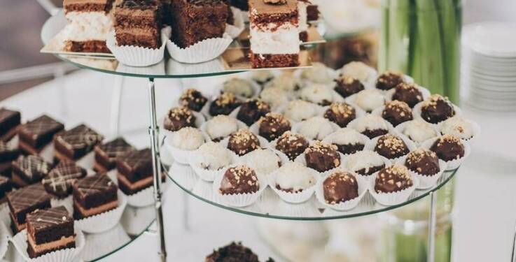 Rola dekoracji w tortach artystycznych z cukierni Naklo