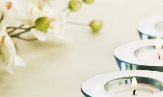 Jak zorganizować stypę po kremacji?