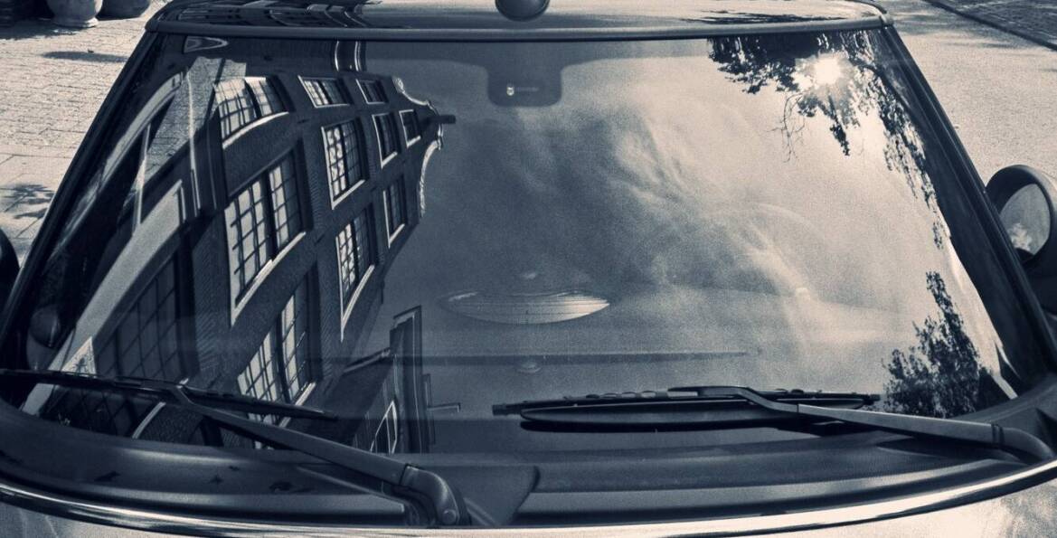 Szyby samochodowe - oryginalne czy zamienniki?