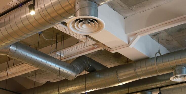 Jak zintegrować wentylatory transportowe z systemami filtrowentylacyjnymi?