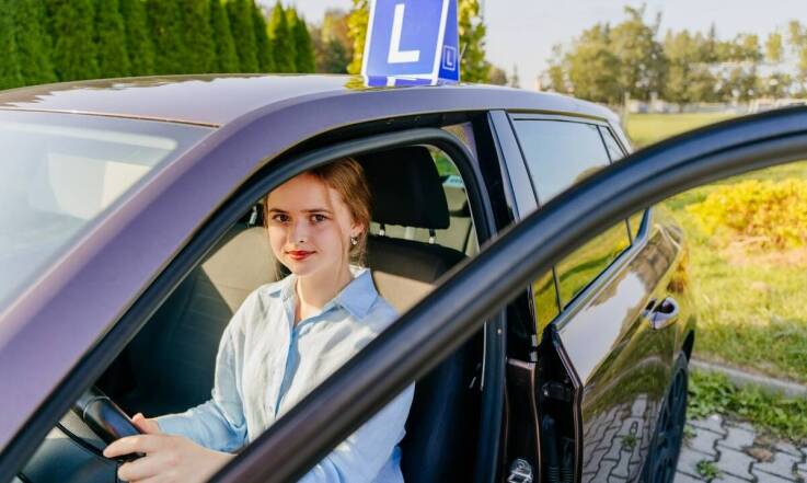 Wpływ przyjaznej atmosfery na efektywność nauki na kursie prawa jazdy w Olsztynie