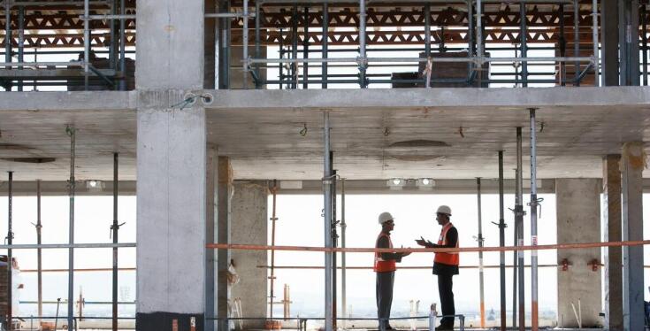 Jak wynajem szalunków fundamentowych wpływa na optymalizację kosztów budowy?