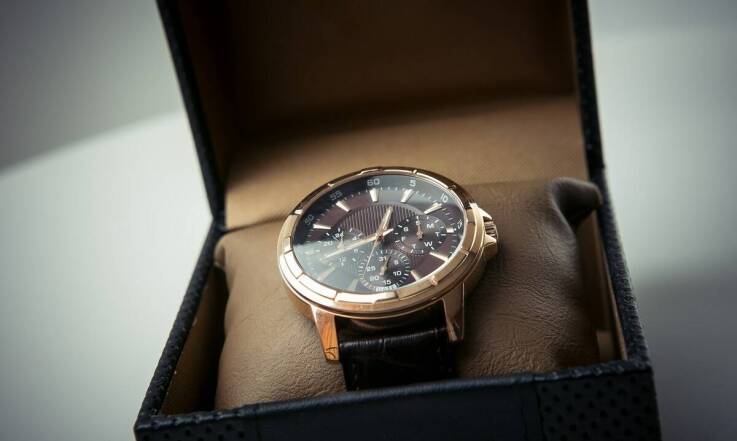 Jak dobrać rozmiar damskiego zegarka na bransolecie do nadgarstka?