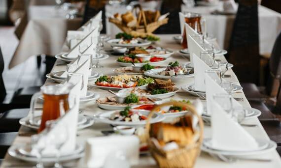 Jakie są korzyści wyboru cateringu Otwock na święta Bożego Narodzenia?