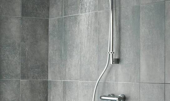 Akcesoria łazienkowe bez wiercenia – komfort i oszczędność czasu