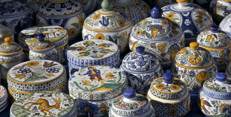 Jak wzory stempelkowe wpływają na unikalność ceramiki bolesławieckiej?