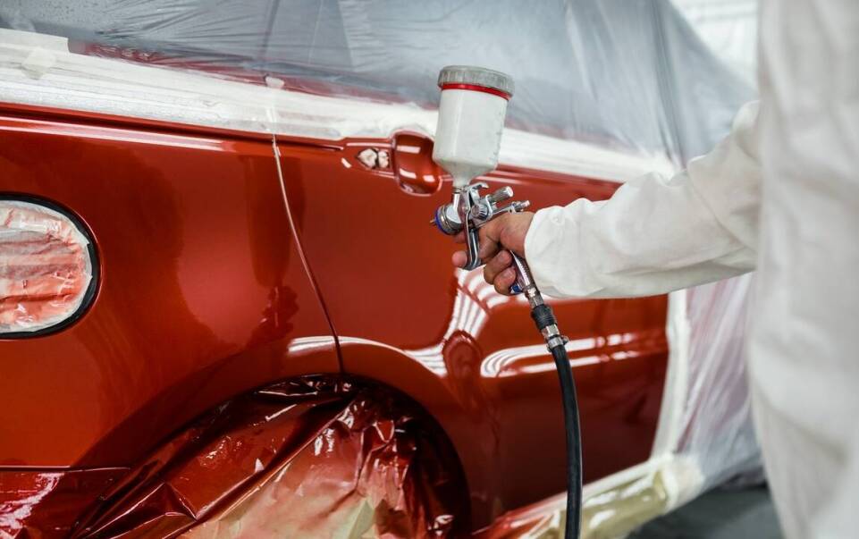 Jakie trendy kolorystyczne dominują w profesjonalnym malowaniu zacisków?