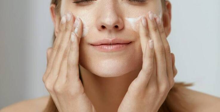 Jak dbać o skórę po zabiegu czyszczenia twarzy, by utrzymać efekty na dłużej?