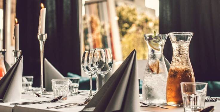 Wyjątkowe przyjęcie w sali bankietowej – co oferujemy naszym gościom?