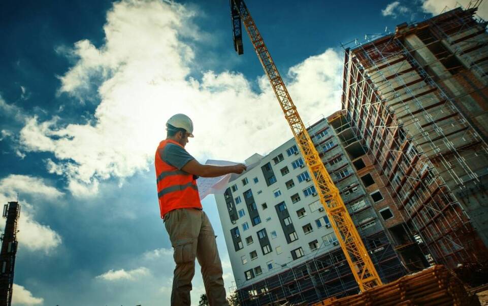 Jak specyfikacje techniczne mogą wspierać realizację projektów budowlanych?