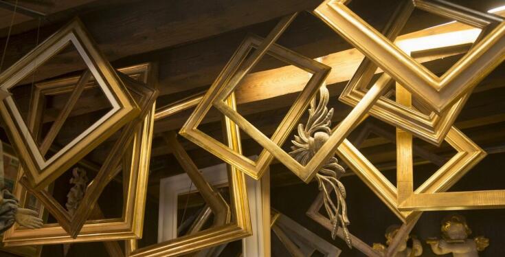 Jakie są zalety wyboru drewnianych ramek na kilka zdjęć?