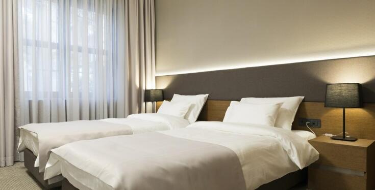 Jakie atrakcje zapewniają noclegi pod Wrocławiem dla par planujących romantyczny weekend?