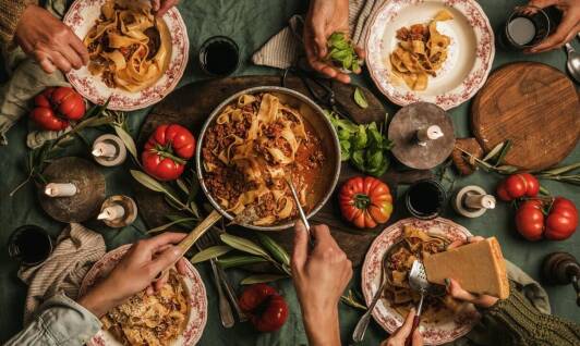 Spotkania rodzinne w restauracji tajskiej: co warto zamówić?