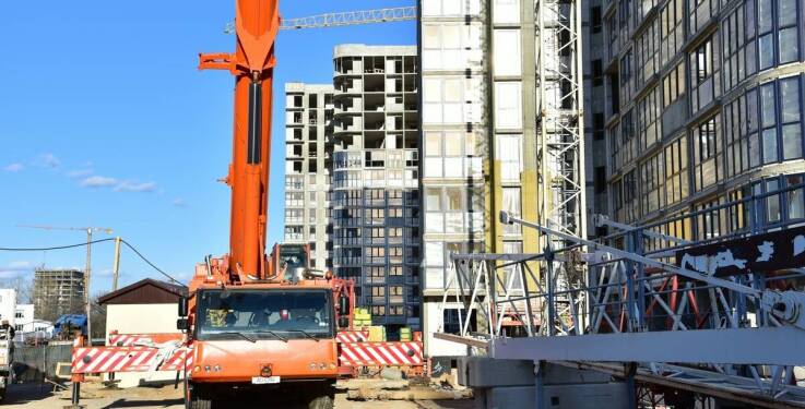 Kluczowa rola usług dźwigowych w transporcie urządzeń dla przemysłu naukowego