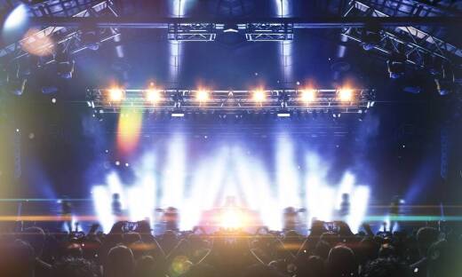 Z jakich elementów zbudowane są windy sceniczne?