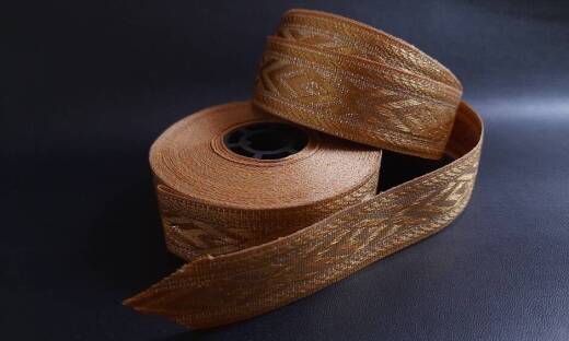 Jak wykorzystać taśmy żakardowe w materiałach reklamowych firmy?