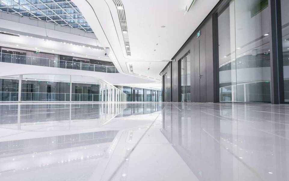 Jak posadzki żywiczne wpływają na higienę w placówkach medycznych?