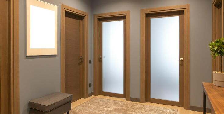Jak dopasować drzwi wewnętrzne do stylu wnętrza – inspiracje i porady