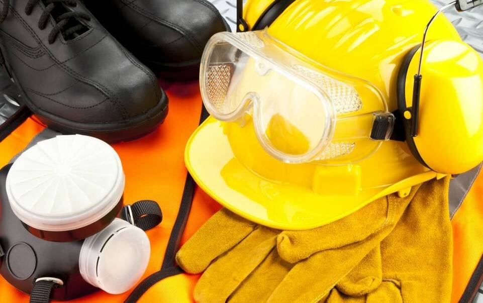 Jak wybrać odpowiednią odzież ochronną dla różnych branż przemysłowych?