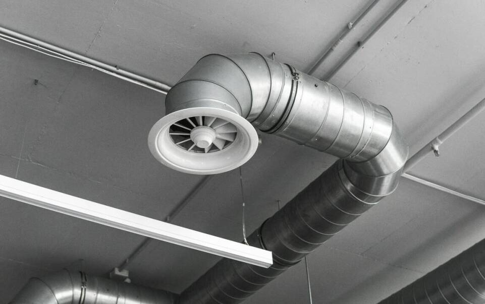 Jakie są zalety stosowania rekuperacji w szkołach i instytucjach edukacyjnych?