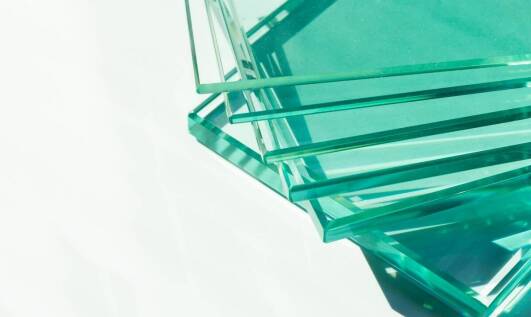 Przewaga technologii hartowanego szkła nad tradycyjnym