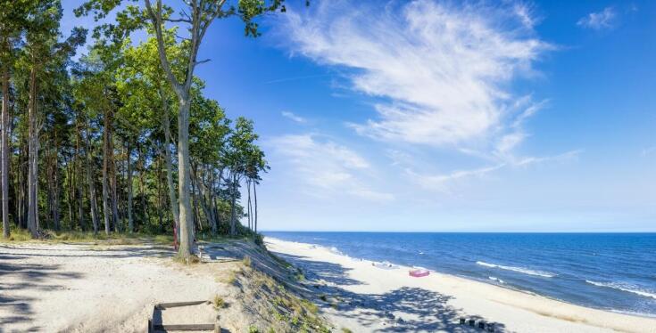 Jak planować rodzinny wypoczynek nad Bałtykiem z noclegiem blisko morza?