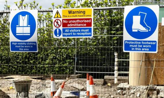 Jakie są najważniejsze aspekty bezpieczeństwa przy montażu pomp głębinowych?