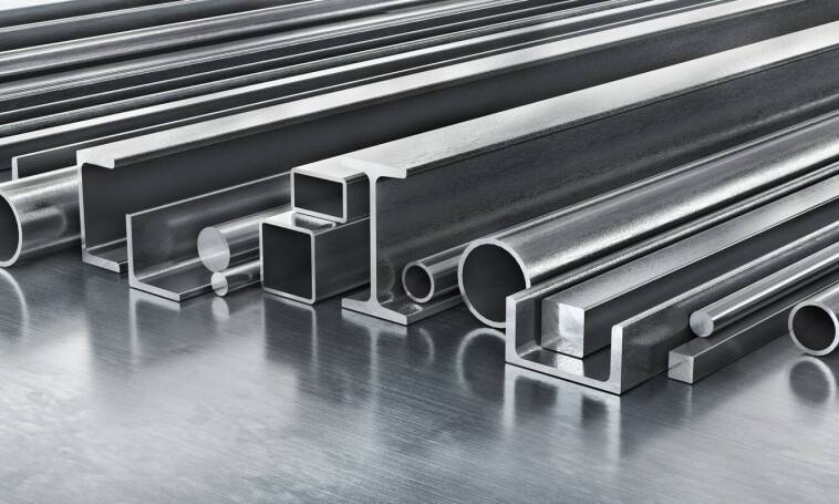 Wybór materiałów do konstrukcji stalowych: stal nierdzewna vs stal węglowa