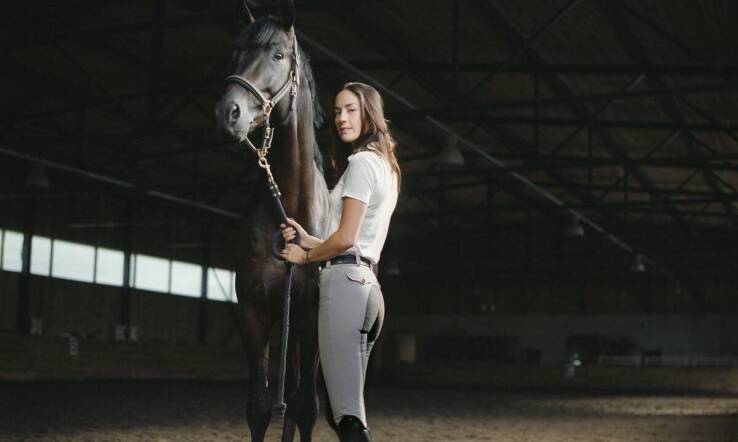 Jakie funkcje dodatkowe oferują nowoczesne bryczesy dla jeźdźców?