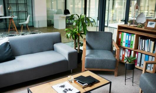 Jak zaplanować budżet na zakup mebli recepcyjnych?