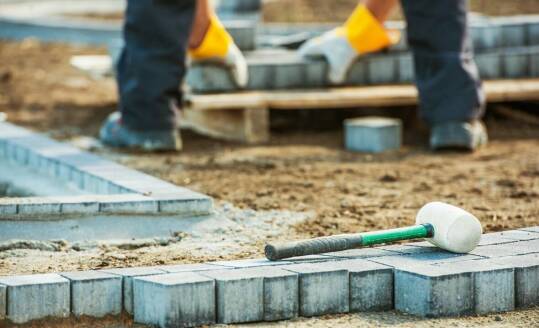 Zalety wyboru posadzek maszynowych do projektów deweloperskich