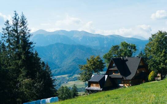 Górskie noclegi z dodatkowymi atrakcjami – co warto wiedzieć?