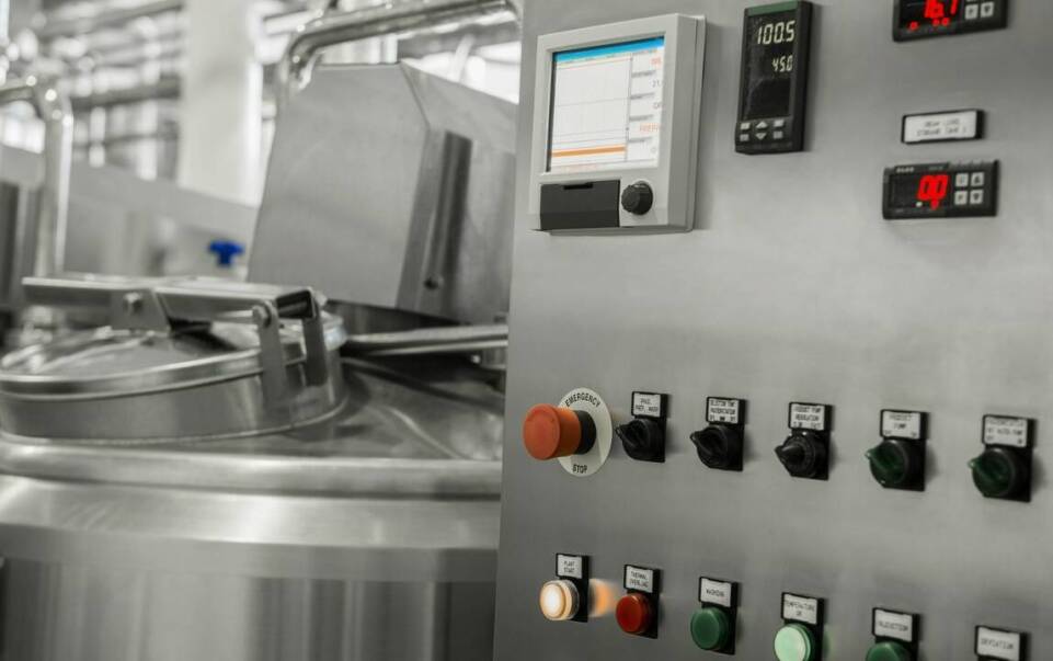 Jak nowoczesne technologie obniżają zużycie energii przez akumulatory trakcyjne?