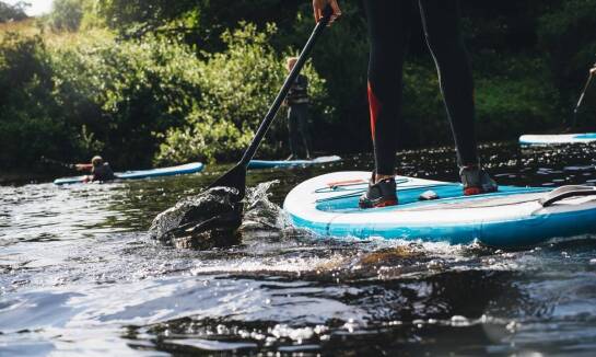 Elektryczne silniki do łodzi – jakie modele są najpopularniejsze wśród amatorów?