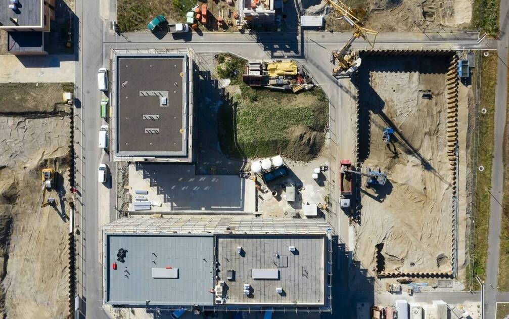 Proces instalacji oczyszczalni przydomowej: na co zwraca uwagę producent?