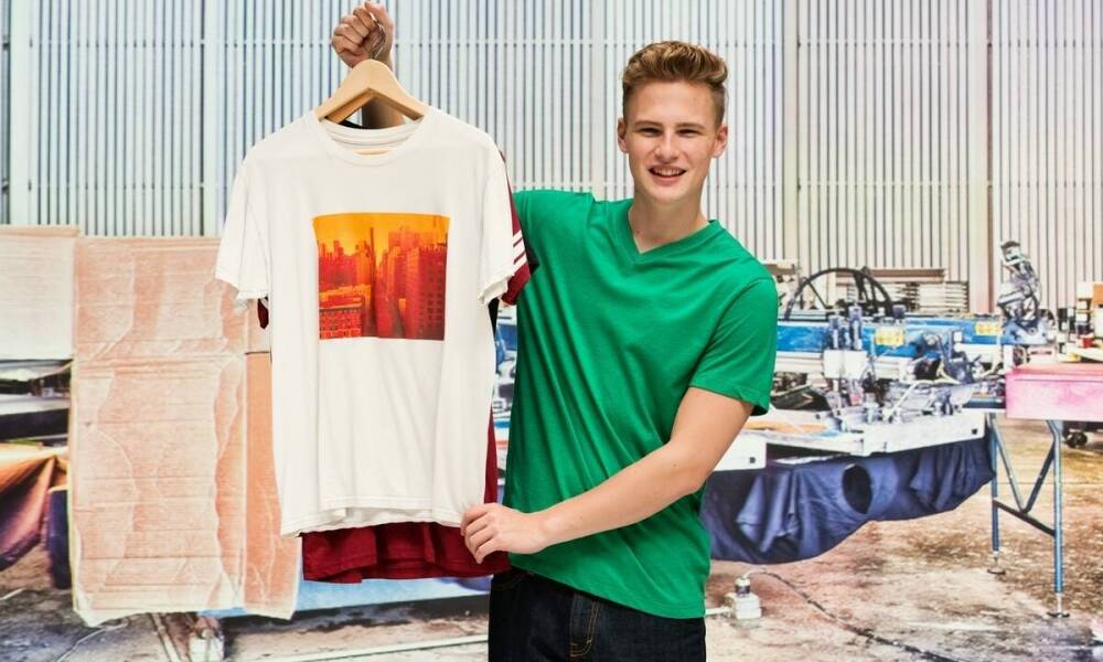 Jakie trendy dominują w projektowaniu koszulek z nadrukiem w 2025 roku?