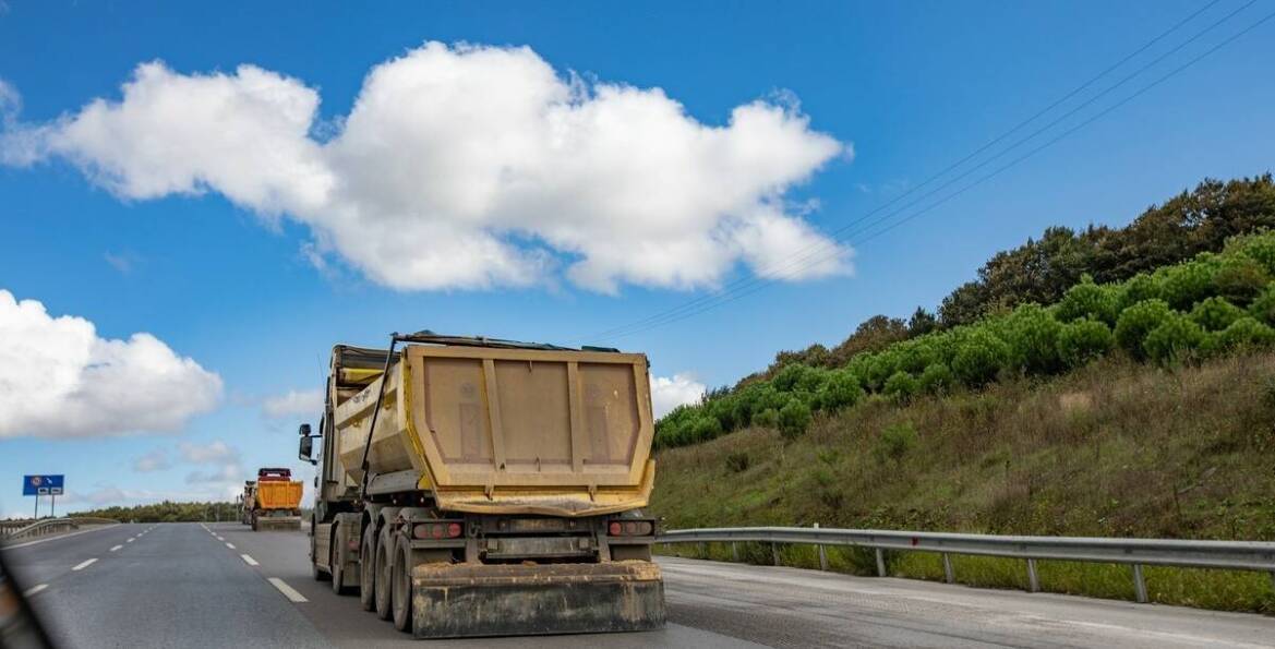 Kluczowe aspekty transportu maszyn rolniczych na lawecie