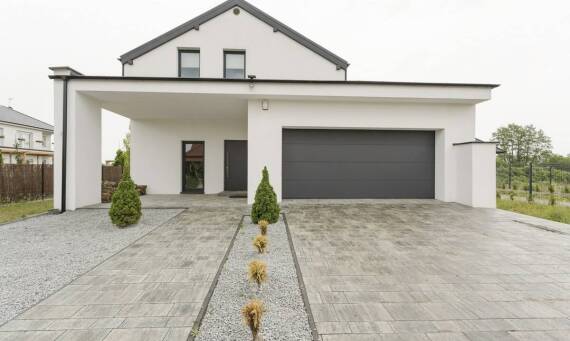 Nowoczesne bramy garażowe – co warto wiedzieć?