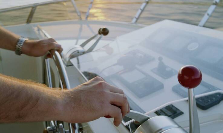 Jak poprawnie dbać o elektronikę jachtową? Przeglądy i konserwacja