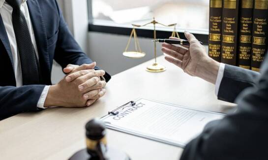 Jakie korzyści niesie współpraca z kancelarią adwokacką w sprawach gospodarczych?