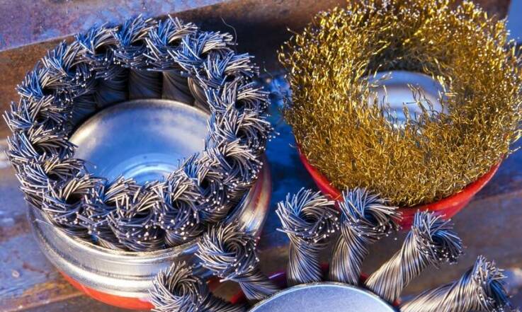 Zastosowanie ściernic listkowych walcowych w obróbce metalu