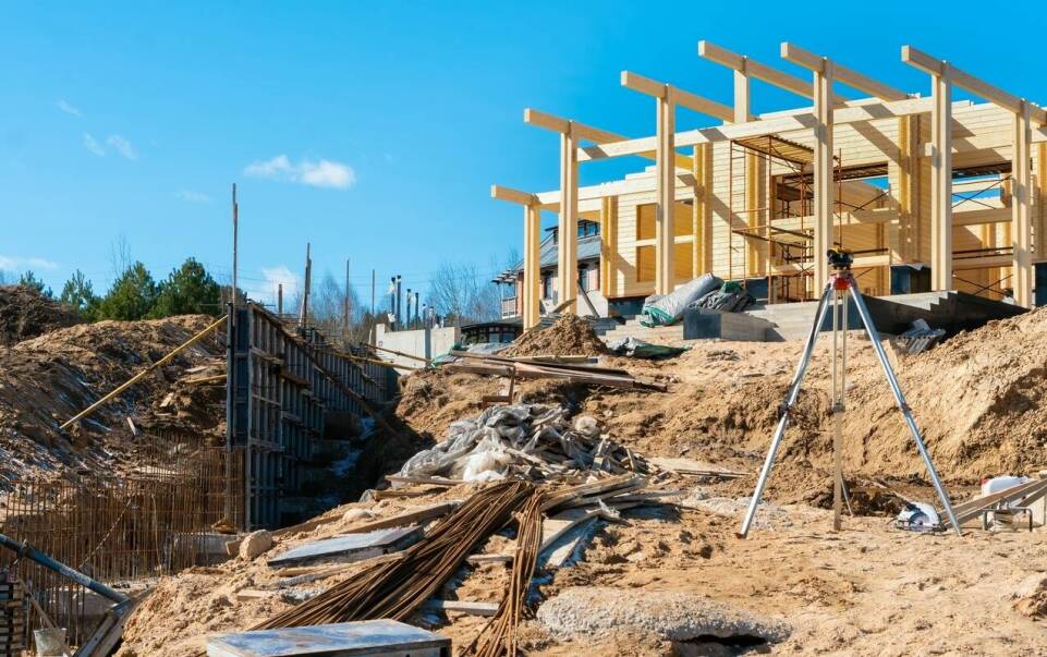 Budowa domu: Jak analiza działki wpływa na sukces inwestycji?