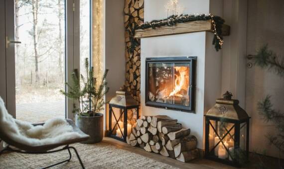 Drewno kominkowe i jego wpływ na ekologię domowego ogrzewania