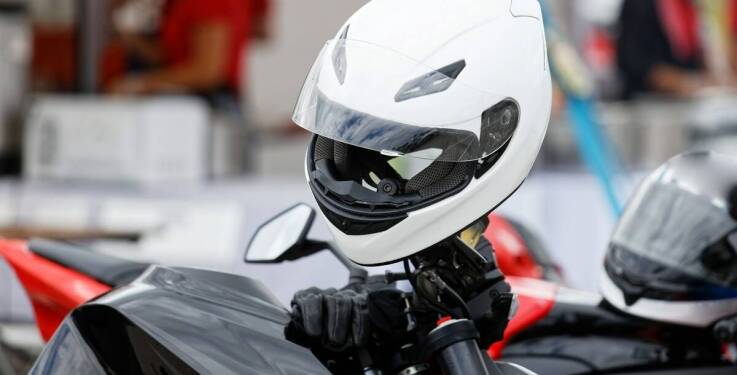 Porównanie kasków do jazdy sportowej i rekreacyjnej