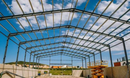 Projekty budynku gospodarczego: jakie korzyści przynoszą inwestorom?