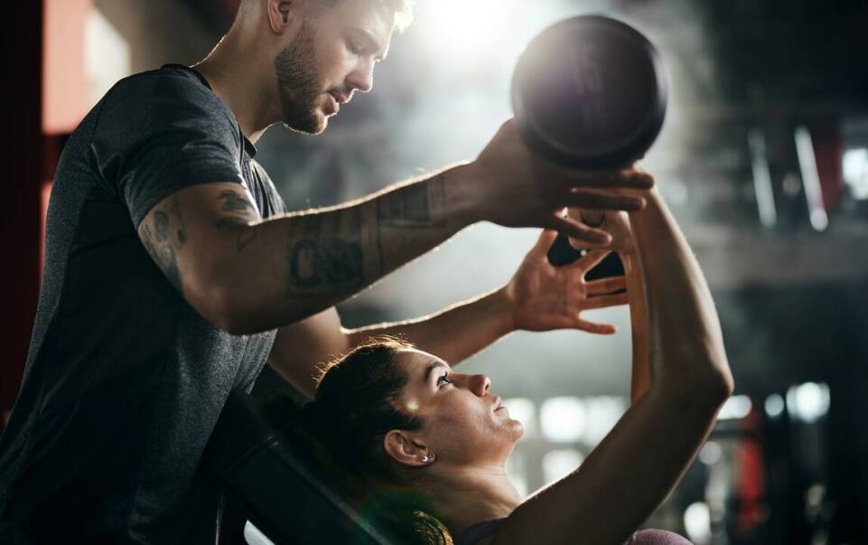 Jak trening siłowy wzmacnia rezultaty turnusu odchudzającego?